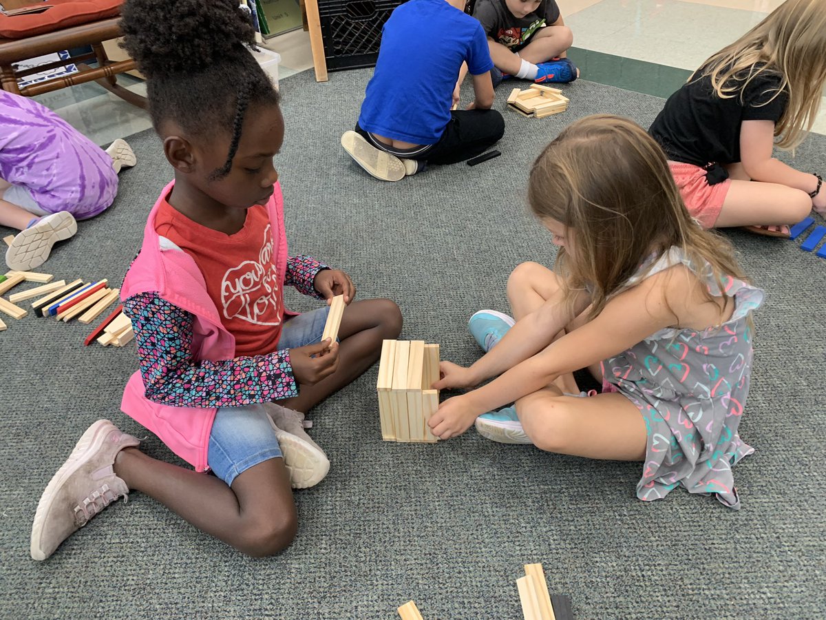 HoyLibrarian's tweet photo. Collaboration at its finest! Working with @KEVAplanks as teams to become ‘KEVAtects’ 
Boxitects book is our inspiration! @LkwdEmerson https://t.co/pdpYM1B3j7