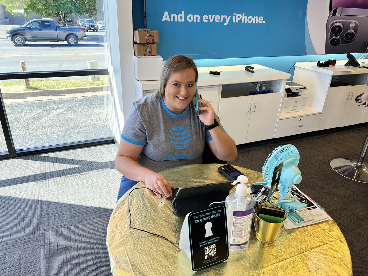 simon1andonly's tweet photo. LEEEETTTTSSSSSS GGOOOOOOOOOOO BLITZ DAY YALL. Solidify those past leads to finish the month out strong and fuel that funnel!!!!!!!! #KAMOblitz #stayhungry #blitztuesday #ATTbusiness #Primecomms #ATTworklife @jeffreyfroelker @MistyMo21683806 @chrisjamke https://t.co/veMnRDyOiC