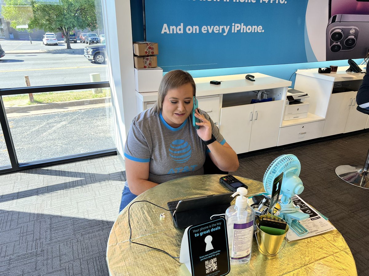 simon1andonly's tweet photo. LEEEETTTTSSSSSS GGOOOOOOOOOOO BLITZ DAY YALL. Solidify those past leads to finish the month out strong and fuel that funnel!!!!!!!! #KAMOblitz #stayhungry #blitztuesday #ATTbusiness #Primecomms #ATTworklife @jeffreyfroelker @MistyMo21683806 @chrisjamke https://t.co/veMnRDyOiC