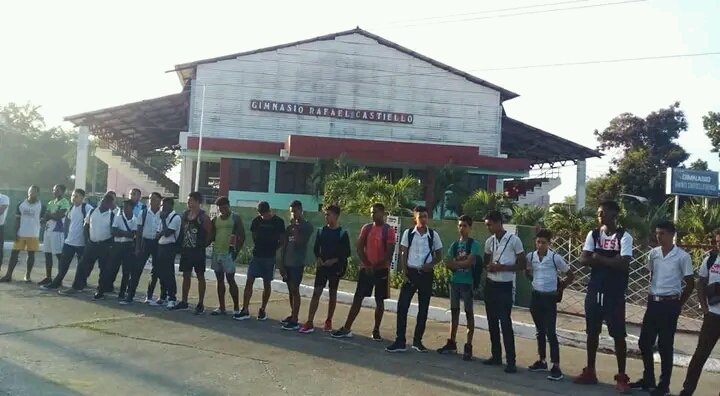 AlexanderBongo8's tweet photo. En la mañana de hoy los estudiantes de la EPEF Guantanamera realizaron un matutino sobre el Código de las Familias Cubanas donde reafirmaron el votar "Sí" por el nuevo código.
#códigosi #YoVotoSi #FEEMDeCuba https://t.co/dDiLDyzd1U