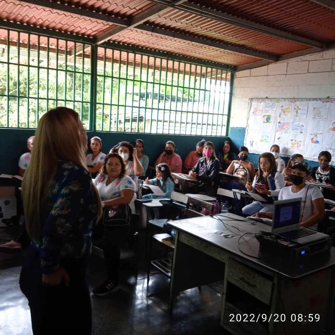 📢 #Ahora Maestros de la zona rural de los Altos Mirandinos reciben capacitación para la implementación de nuestro programa en sus aulas de 1ero y 2do grado. 

👏Gracias a nuestro aliado <a href="/EducaMiranda/">EducaMiranda</a> por el compromiso

Enseñar a leer no es un reto es un compromiso con los niños