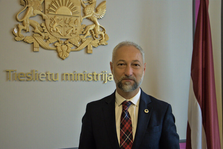 OrthodoxNews2's tweet photo. The #Latvian Minister of Justice Jānis #Bordāns on behalf of the Latvian state'll send an official letter to #Putin's #Patriarch to grant the Latvian #Church the #autocephaly that is required by the new Latvian law and against which the Latvian #Orthodox Church has not protested https://t.co/QzOLD8G2T0