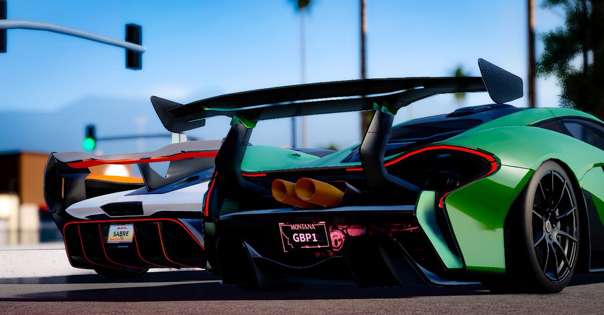 CrossRoad091's tweet photo. Which one is hotter 🔥 ?
#ROBLOX #drivingempire https://t.co/A8BNSjvG6B