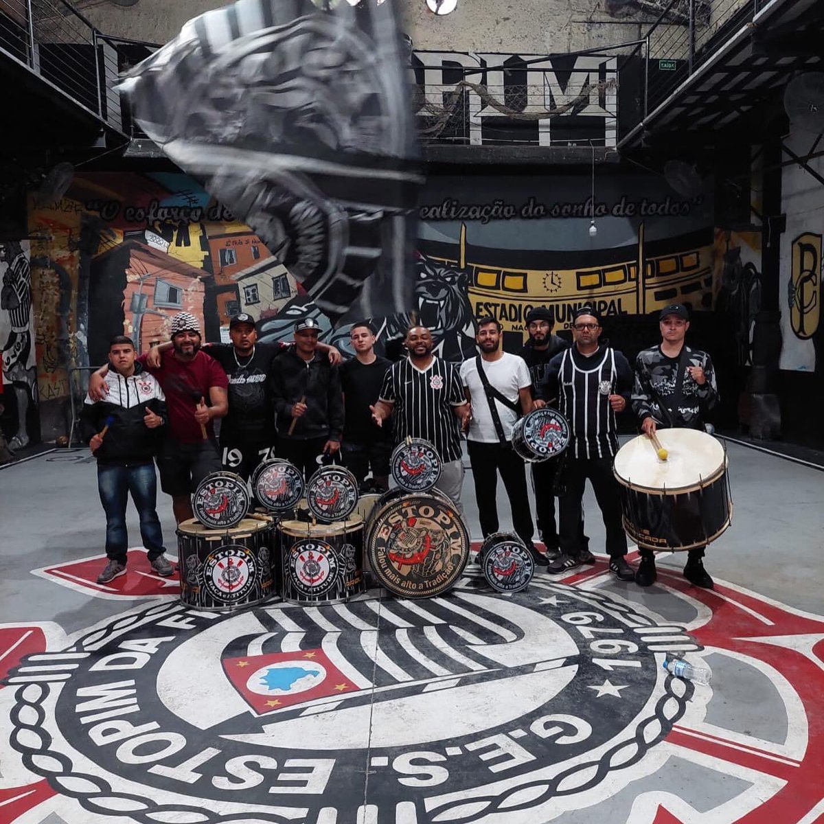 estopimdafiel's tweet photo. Registro da aula da Escolinha de Bateria, Ritmo de Arquibancada, que aconteceu no último sábado (17/09), na Estopim da Fiel.
As aulas acontecem todos os sábados, às 15h07.
#Estopim43Anos
#Estopim
#EscolinhaDeBateria
#RitmoDeArquibancada https://t.co/P6vC3GtU9F