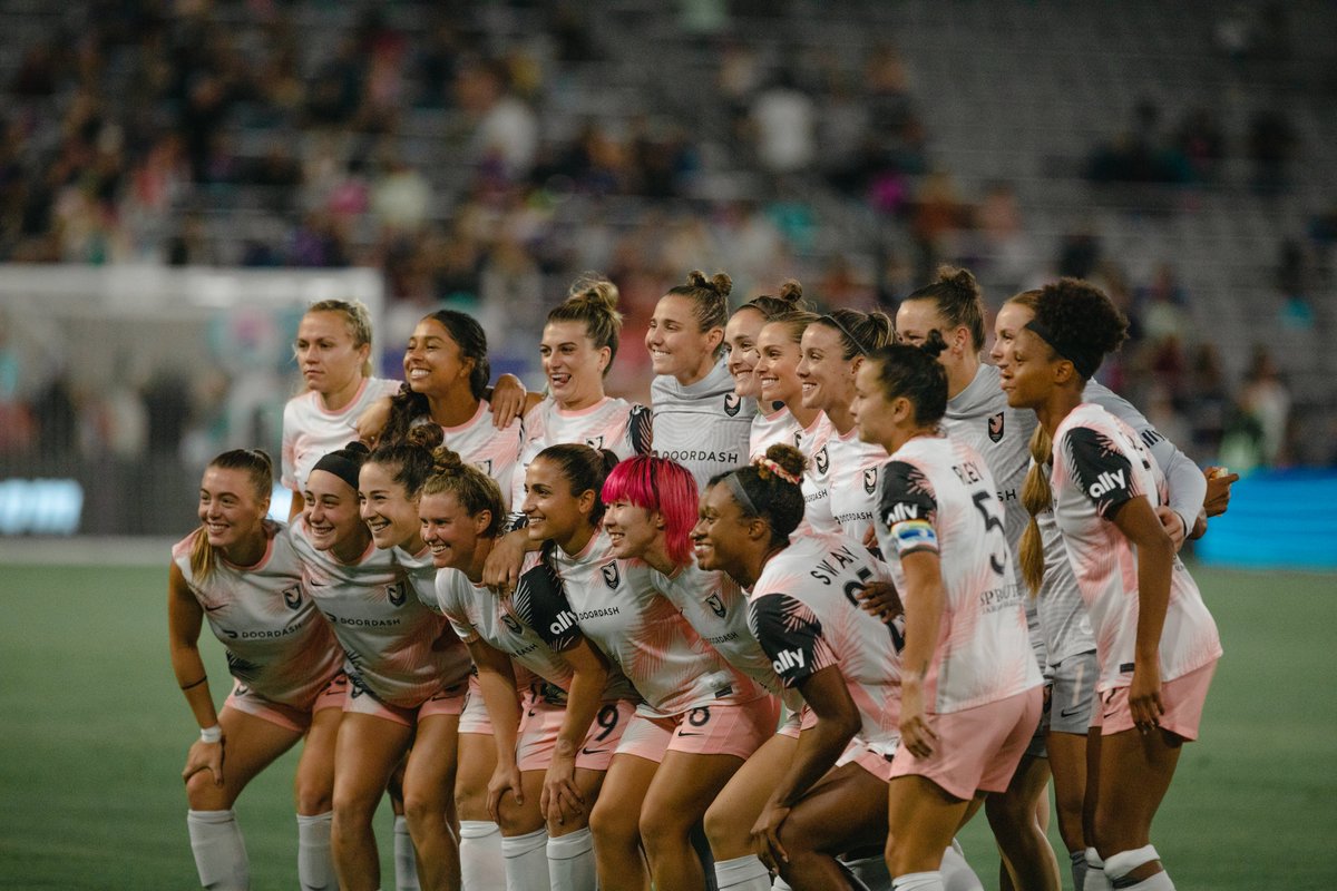 ACMomento's tweet photo. We joined @weareangelcity and San Diego Wave as 32,000 fans smashed the NWSL attendance record under the Saturday night lights. Although they lost, history was made: We worked with ACFC to auction off players' shirts, raising money for a great cause. Photos by @i_amkhris. https://t.co/dSc02zbbdi