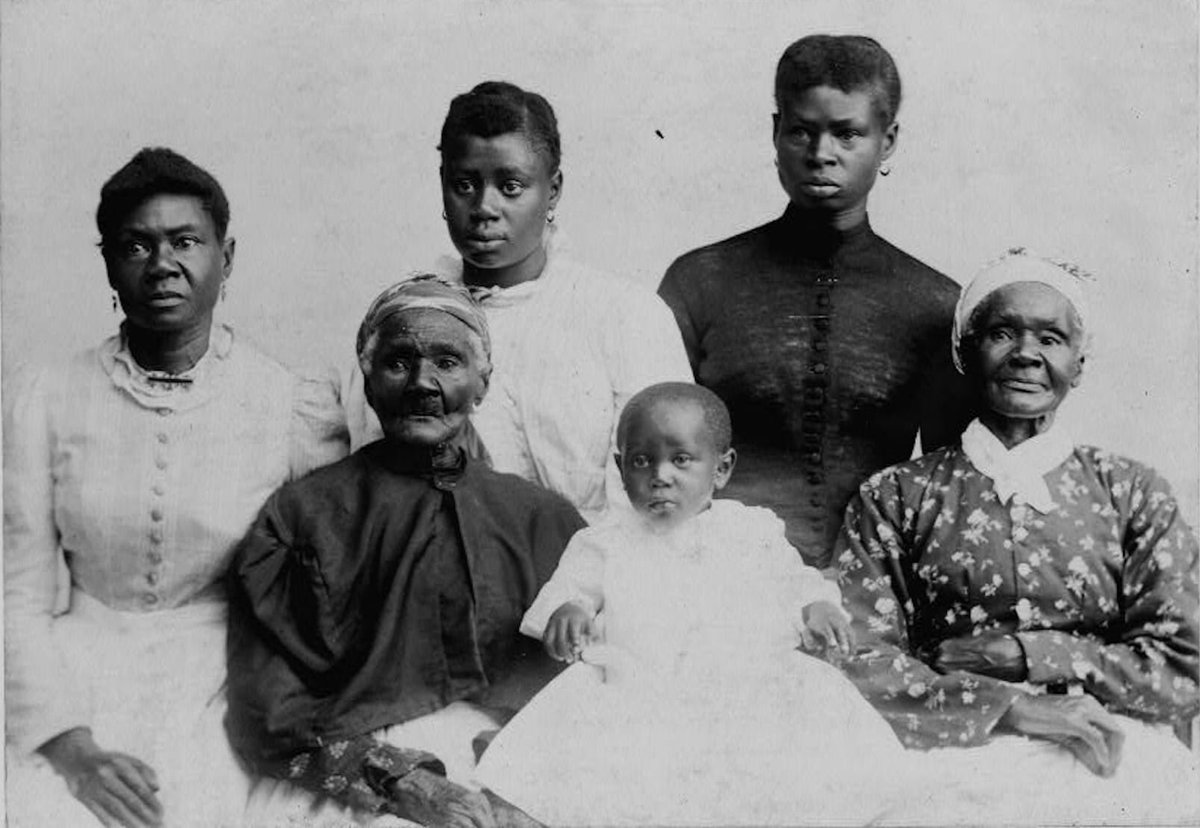 BLKAmericans_'s tweet photo. Portrait of six generations of a family, Selma, Alabama, 1893.

Photographed by R.W. Harrison https://t.co/5gj4F0L4t9