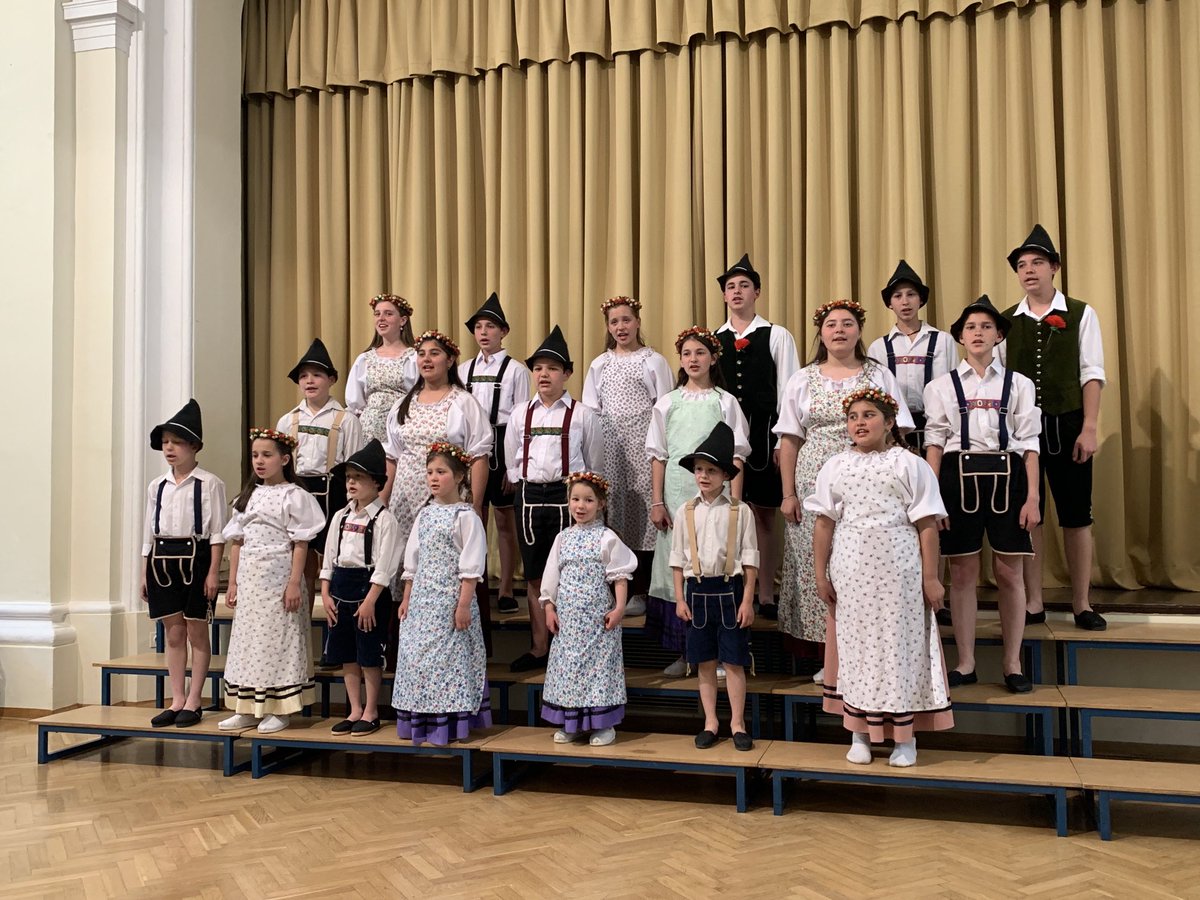 lojzepeterle's tweet photo. Pojejo Škrjančki iz Mendoze. https://t.co/eET6NP6LxL