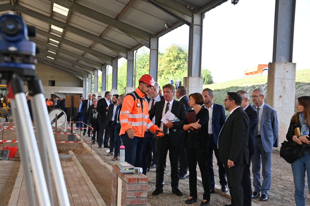 Académie de Lille (@aclille) on Twitter photo 🏗 Le lycée des métiers des travaux publics Jean Bertin fête ses 50 ans 🎂
L'établissement propose une offre de formation complète aux métiers des travaux publics pour plus de 1 000 apprenants scolaires, apprentis, en formation continue...
<a href="/hautsdefrance/">Région Hauts-de-France</a> @cmqtp <a href="/FRTPHDF/">FRTP Hauts-de-France</a> 🏗 Le lycée des métiers des travaux publics Jean Bertin fête ses 50 ans 🎂
L'établissement propose une offre de formation complète aux métiers des travaux publics pour plus de 1 000 apprenants scolaires, apprentis, en formation continue...
<a href="/hautsdefrance/">Région Hauts-de-France</a> @cmqtp <a href="/FRTPHDF/">FRTP Hauts-de-France</a>