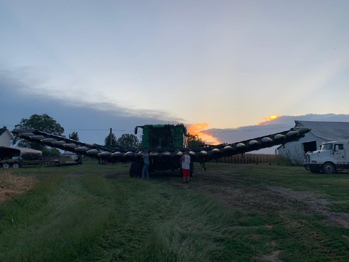 A friend sent this to me last night. 24 row 30” Geringhoff head, cut to flex twice by the guys at Splitflex.

Coming to an X9 near you.