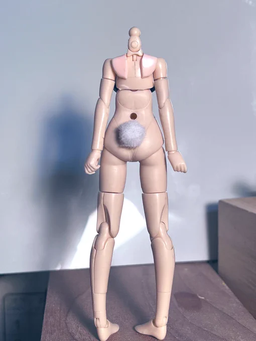 <バニースティ子製作記>へそ埋めとコスチュームの筋彫りに尻尾の位置を下にする作業で今日は終わり 