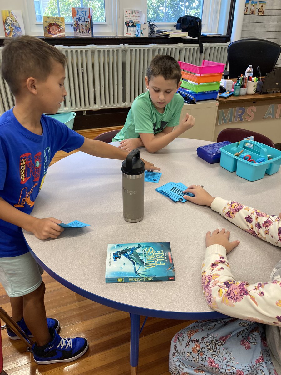 WeeLearnW_MrsA's tweet image. Practicing math centers! #weelovemath #mathcenters