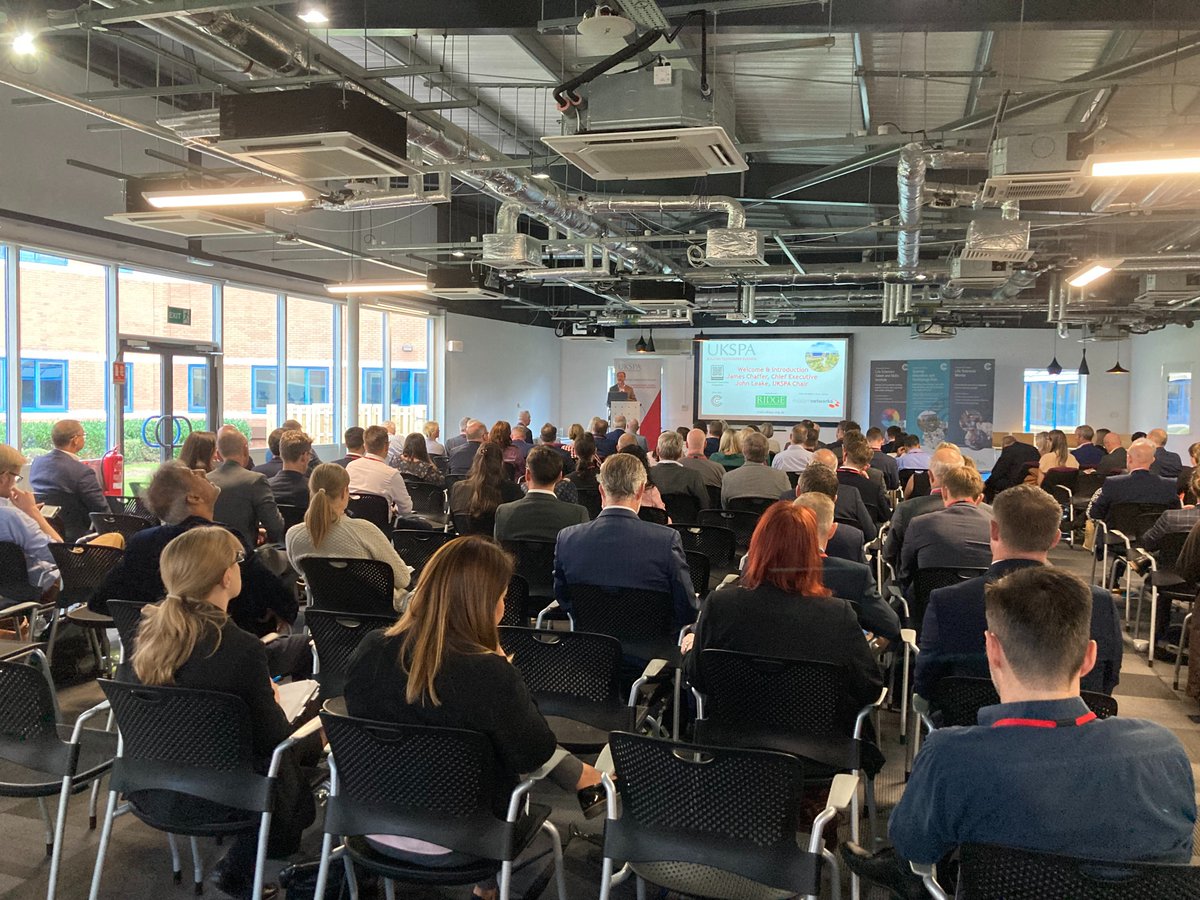 UKSPA's tweet photo. .@UKSPA met last week at @CharnwoodCampus to discuss the opportunities &amp; challenges ahead for the Science and Innovation sector. Read more - https://t.co/XH3mk3zeM9 #LLEP #loughboroughuniversity #ukspa #scienceparks #innovation #lifesciences #science #incubation #netzero #STEM https://t.co/fmKjTL7WJ1