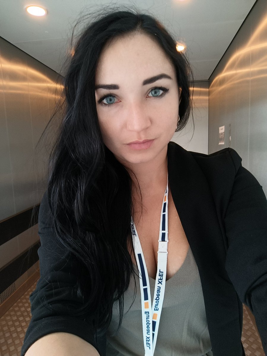 marzena_baron's tweet photo. Already back home after long weekend filled with exciting #sciencemaking at @EuropeanXFEL with great high pressure scientists from around the world. In the meantime the autumn has well arrived I noticed 🍃🍂🌧️☔🌈 #labgirl #postdoclife #workingweekend https://t.co/9KXLMC2PDP