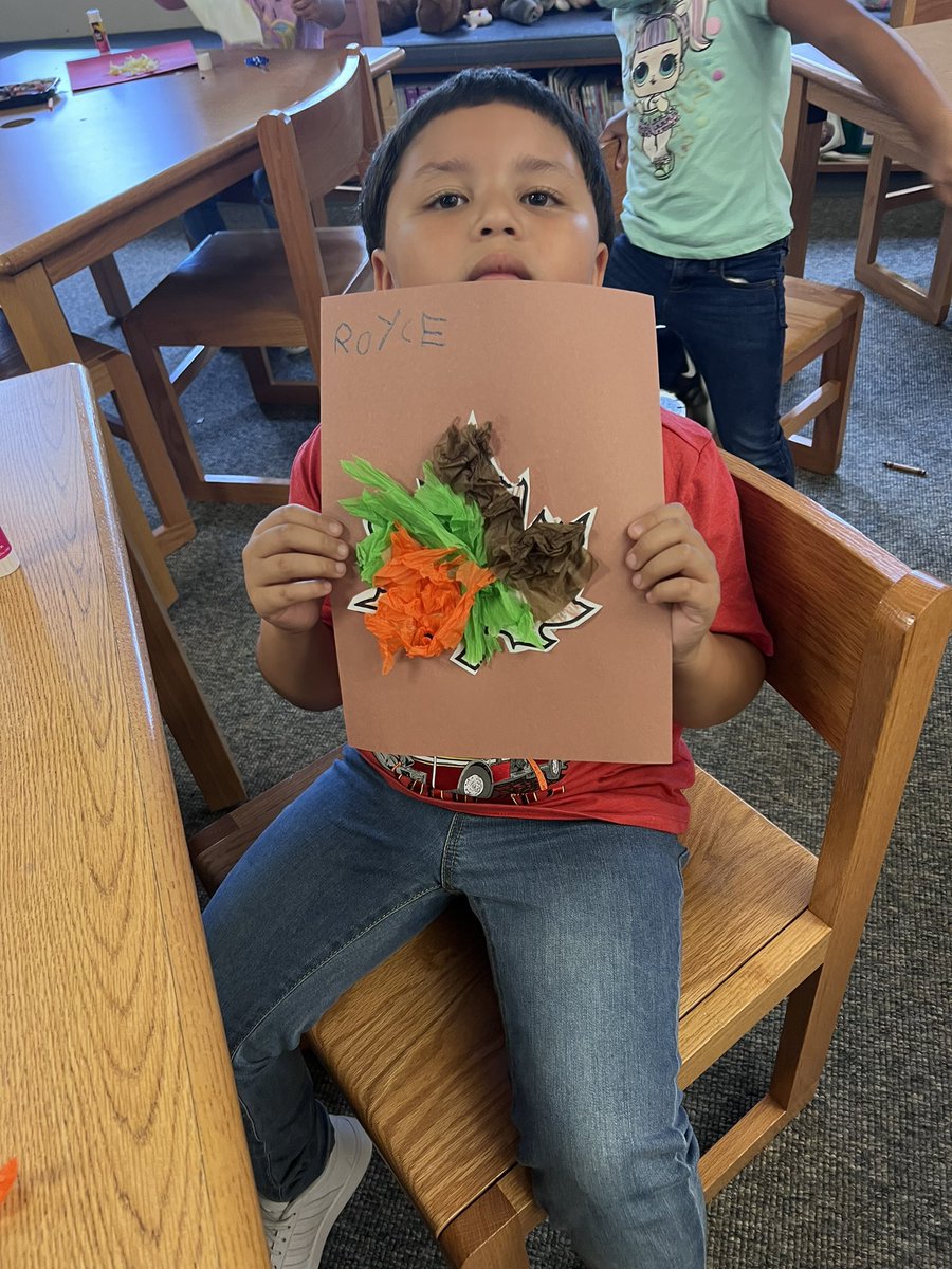 LibEricksen's tweet image. Fall fun in the library! #librariesrock #librarycrafts @RCSDsch5 @RCSDLibraries @NYBookDr @HammondTerrilyn