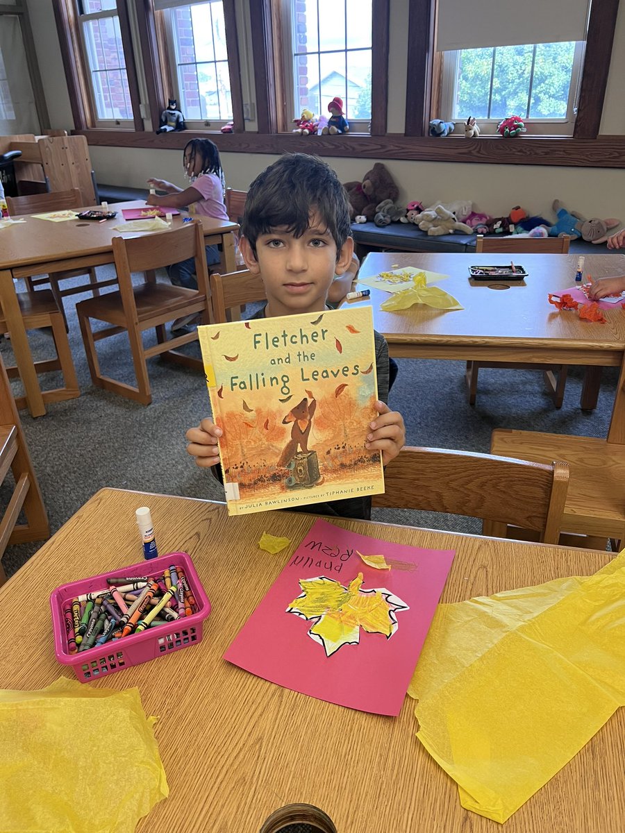 LibEricksen's tweet image. Fall fun in the library! #librariesrock #librarycrafts @RCSDsch5 @RCSDLibraries @NYBookDr @HammondTerrilyn