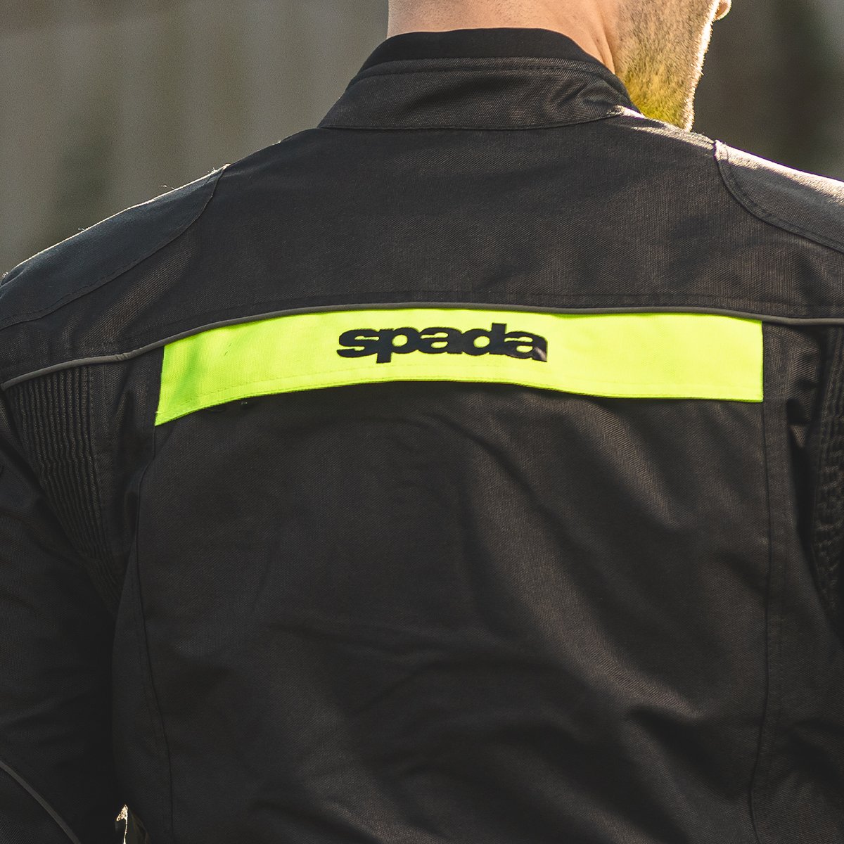 The shorter days and darker nights are rolling in, ensure your safety when out on the road with our high visibility Zorst Jacket

Shop the Zorst Jacket here: bit.ly/3f4nhAV