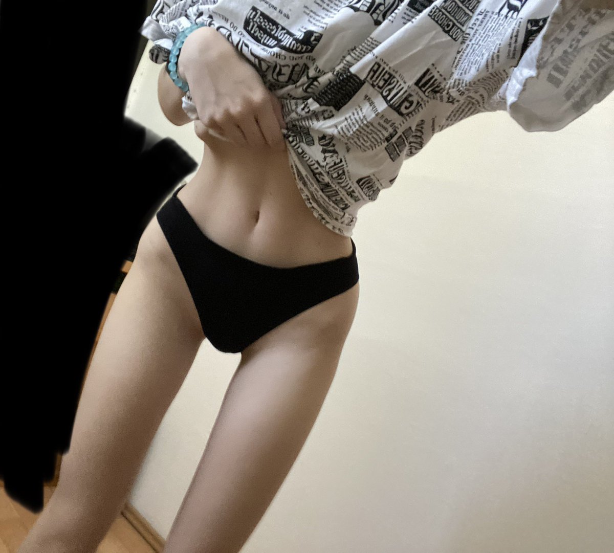 whitesw4ns's tweet photo. i told someone i’m anorexic and they said that i don’t look like it. 
:( these r my recent bodychecks. am i rlly chubby? https://t.co/EaGy3RtvMz