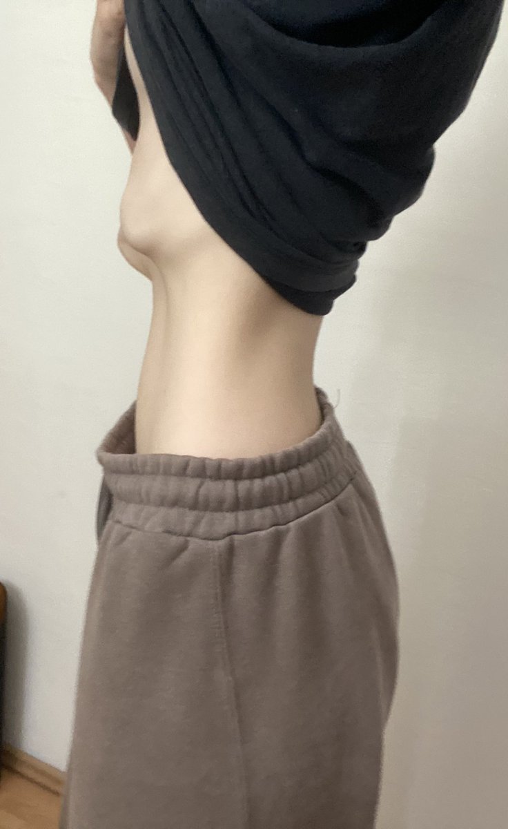 whitesw4ns's tweet photo. i told someone i’m anorexic and they said that i don’t look like it. 
:( these r my recent bodychecks. am i rlly chubby? https://t.co/EaGy3RtvMz