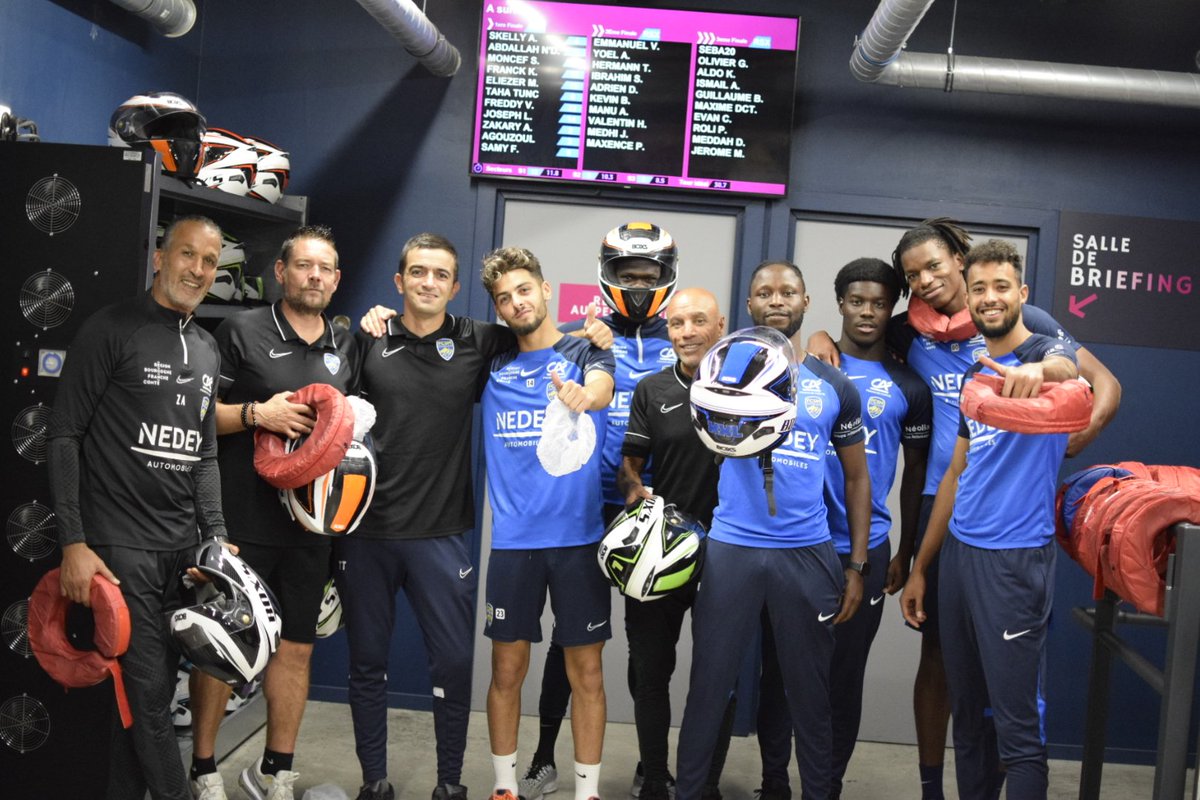 🏆🏎️ Finale n°3 :

🥉 Skelly Alvero
🥈 <a href="/JosephLopy8/">Joseph Lopy</a>
🥇 Saad Agouzoul