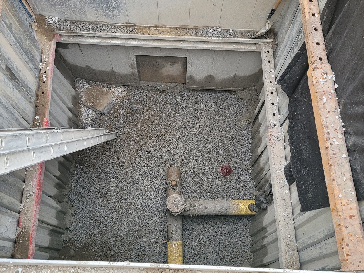 CondrainGroup's tweet photo. Shown here is the prep work for Enbridge Gas to lower a high pressure gas main for installation of box culverts at our Elgin Mills site. #highpressure #boxculvert #shoring https://t.co/vNZELZrcqX
