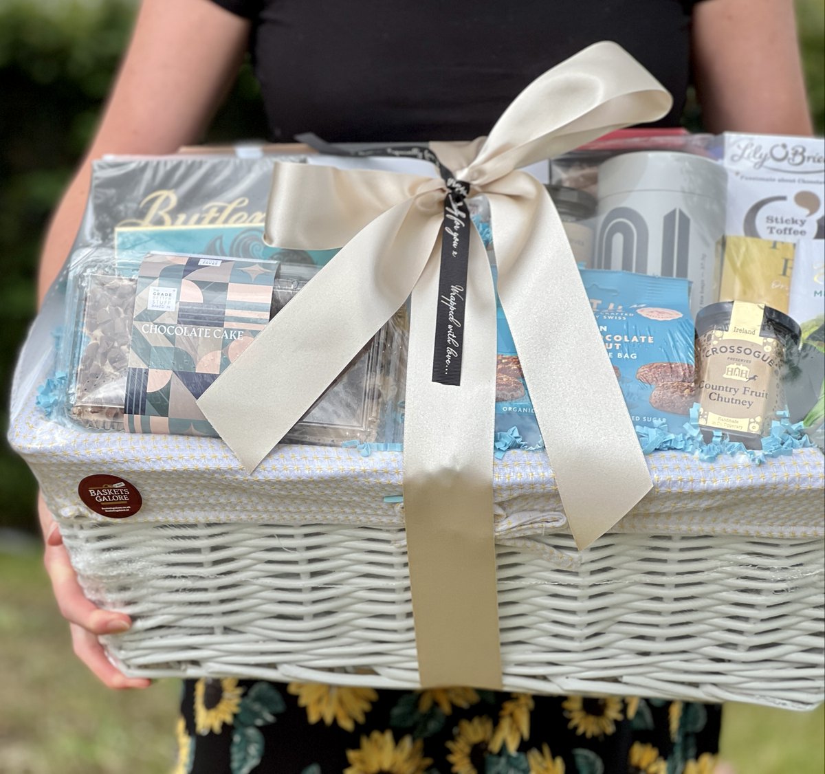 BasketsGalore's tweet photo. Today's Gift Basket Of The Day is "Thinking of You Gift Basket" https://t.co/3XR0XQbu0T 🌸 Follow & RT to enter #prize draw to #win a Gift Basket. More info via our blog. #dailydispatch #competition #thinkingofyougifts #justtosay #thoughtfulgifts https://t.co/mj3D19NAgs