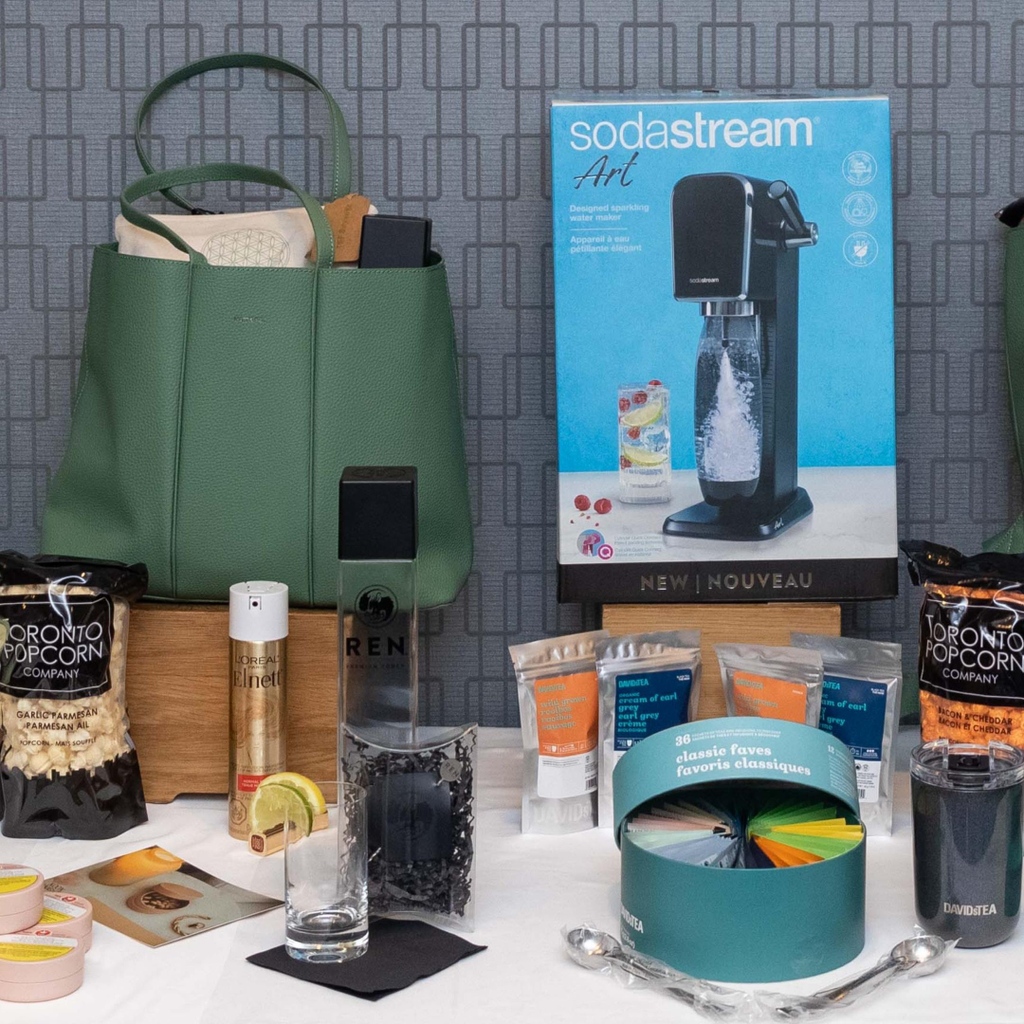 CHCHTV's tweet photo. 😎CONTEST: Feel like a movie star and WIN a VIP TIFF swag bag from @glo_comm! The very same swag the stars took home from TIFF (over $2k in value!)

ENTER: 
👍 Like &amp; RT 
👉Follow @chchtv and @glo_comm
👋 Tag your movie buddy in the replies

Draw will take place Sept 26. https://t.co/4Qciev4GUy
