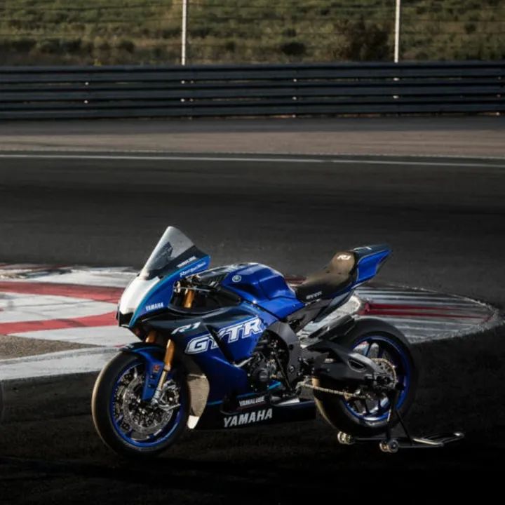 navarrohermanos's tweet photo. Hola moter@s, hoy os traemos un reto de la mano de Yamaha:

¿Sabéis qué significan las siglas GYTR que aparecen relacionadas con algunos modelos de la marca? 🏍😎 https://t.co/UhQ8QEBTVY