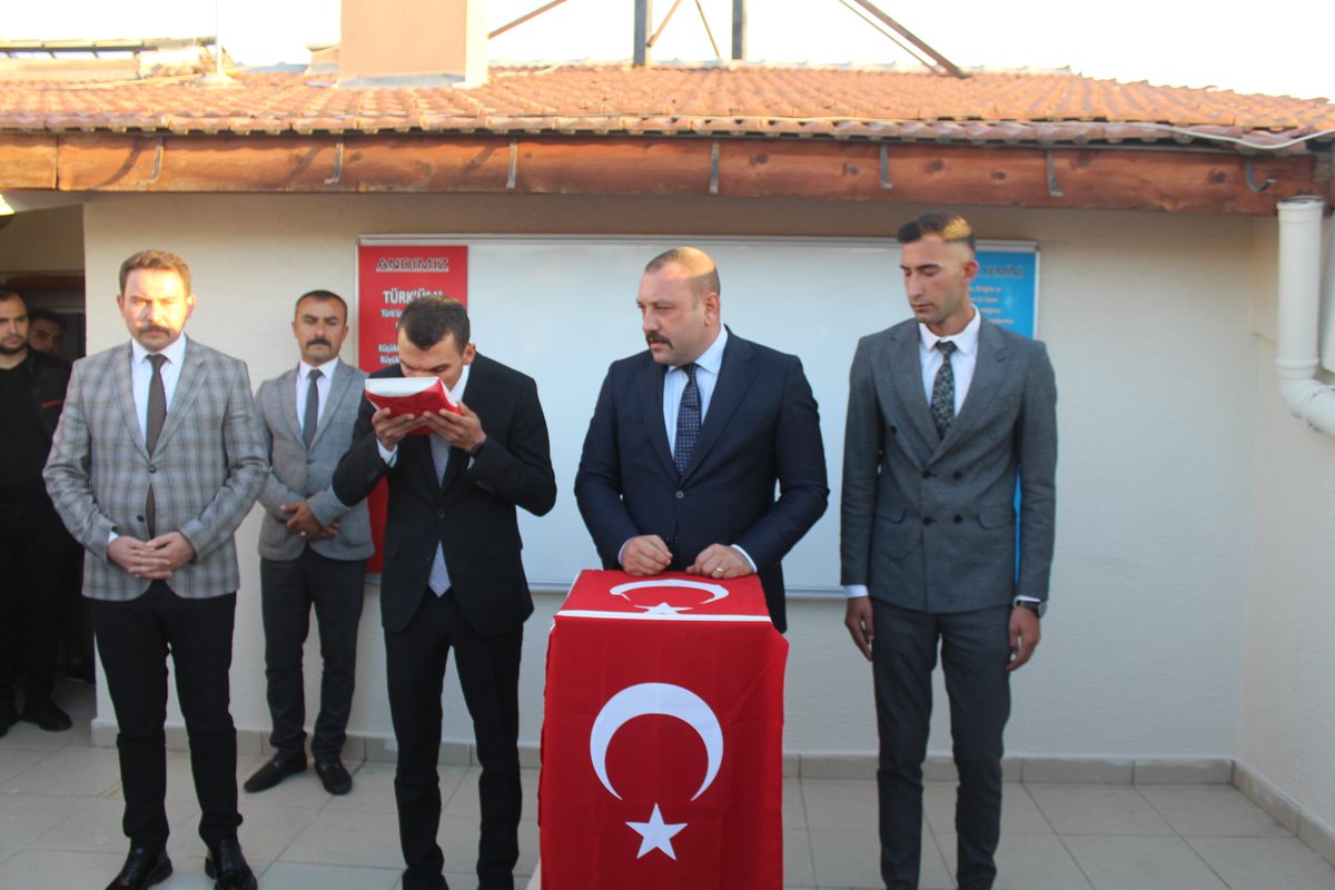 Abdullahyuksll's tweet photo. Ülkü Ocakları Keçiören İlçe Başkanlığı'na Semih Usta atanmıştır. Kendisine hayırlı olmasını Yüce Allah’tan niyaz ederim. Geçmiş dönem ilçe başkanlarımıza ve yapmış olduğu hizmetlerden dolayı Mertcan Sarısakaloğlu'na teşekkür ederim. https://t.co/1TeMUYMi6S