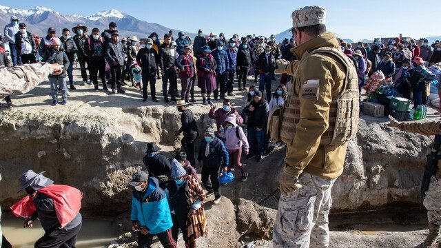 exantecl's tweet photo. Informe revela arrollador avance de crisis migratoria: 38 mil ingresos clandestinos y 9 expulsiones administrativas bajo gobierno de Boric ➟ https://t.co/IXFy9BZsFH https://t.co/pOH9OEZsFX