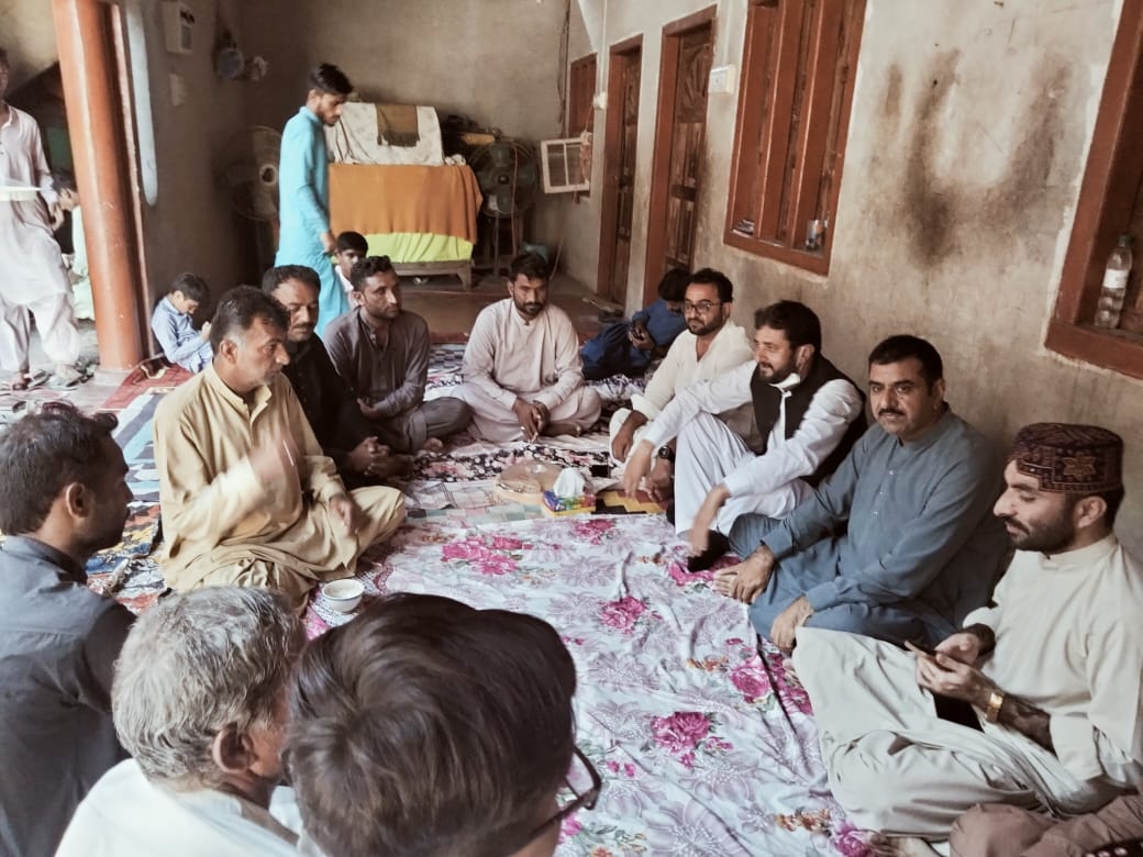BashirMirani4's tweet photo. کندھ کوٹ سینئر صحافی حفیظ ملک کے بھائی کے انتقال پر پاک سرزمین پارٹی سنڌ کونسل میبر بشیر احمد میرانی نے تعزیت کی اور دعا مانگی https://t.co/MaOVmX3qFQ