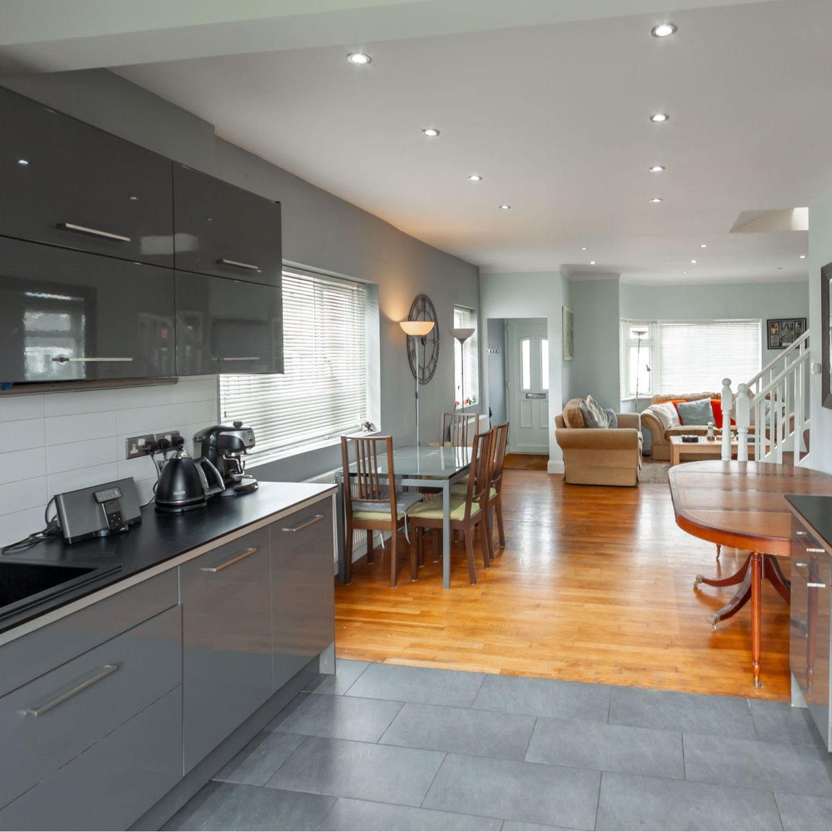 AbacusEstates's tweet photo. Modern and clean🌱
--
📌Parkfields Avenue, Kingsbury - FOR SALE
--
#homesweethome #forsale #mortgage #estateagent #parkfields #wembley #kingsbury #home #house #happy #londonlife #londonhome #londonhouse #tour #information #estate #money #avenue #family #familytime #nw6 #nw9 https://t.co/VHF3is1O0R