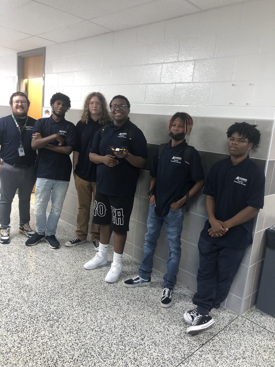 AlexAdventure88's tweet image. STEM Drone Competition on our way to victory! @BHSOfficialHCS #Trailblazers