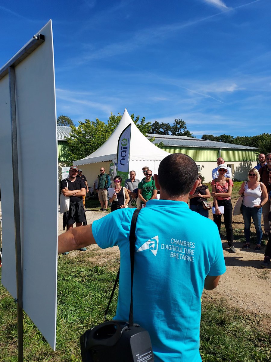 naiotech's tweet photo. La #Robotique au service du  #Maraichage était l'une des #innovations testées et expliquées pour les #50ansStationAuray organisés par @ChambagriBzh ! Encore merci 🙏
@maetBzh @menierjeanrene
@DavidMeallet @msa_pdb @BoscherE22 @RHerisset https://t.co/PofBNQKKSX