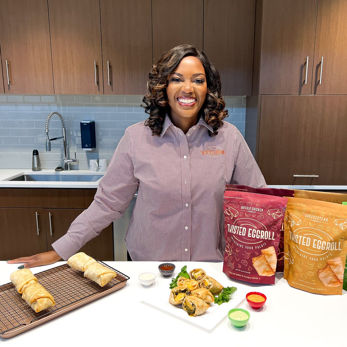 Allies4CB's tweet photo. There is still time to register for the Toast to Community Business! Join us at our fundraising event on October 6th at @TheHatcheryChi where you can sample delicious food from A4CB client @twisted_eggroll! Register: https://t.co/VMSIesSEix https://t.co/JlSJXzZiIO