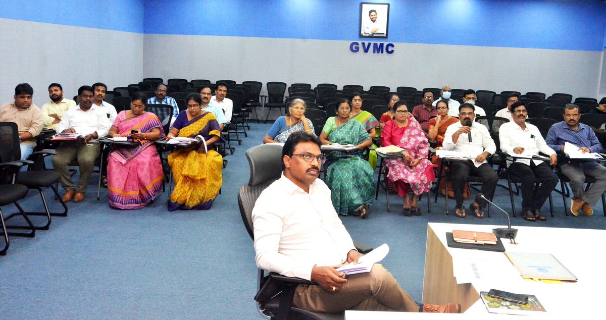 GVMC_VISAKHA's tweet photo. Commissioner GVMC Sri P Raja Babu conducted review meeting with staff of Accounts &amp; Town Planning departments of GVMC.

#VizagSaysNotoPlastic https://t.co/fNJ9gjUFmt