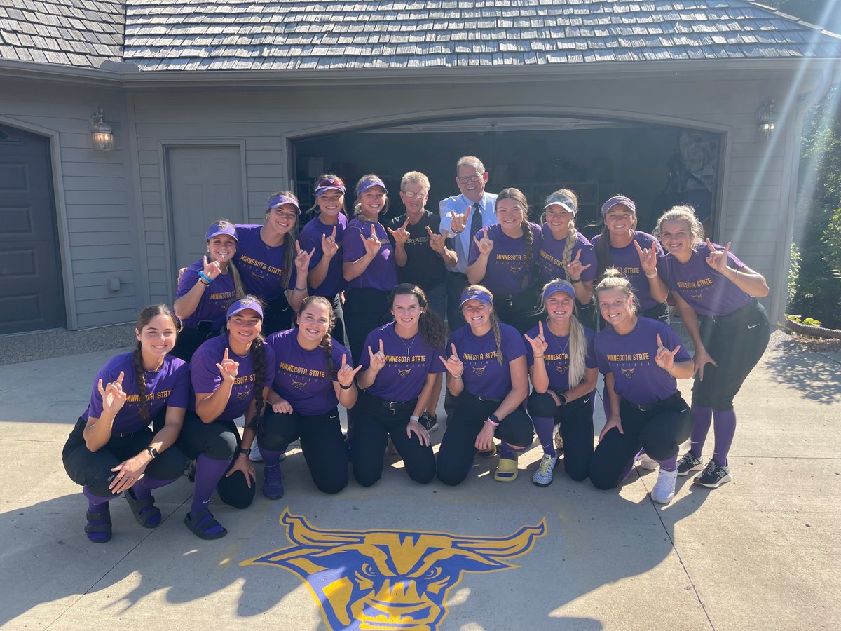 Loving my new driveway decor. Thanks <a href="/MinnStSoftball/">MSU Softball</a>!