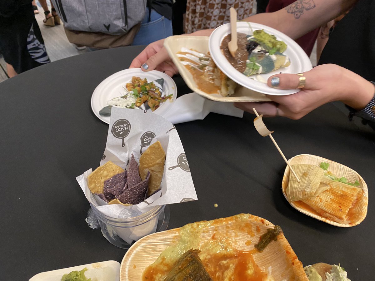 lunatochtli's tweet photo. bunch of masa nerds met up the last few days to celebrate maiz’s resistance and the future of masa.

also always fun to run into @TacoTrail , @Mexicanity , @ahhyeahhd and so many other wonderful ppl https://t.co/kiH0V6AlV3