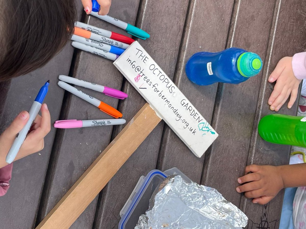 BermondseyTrees's tweet photo. Our youngest members were busy at the week-end making signs for the #OctopusGarden. Join us from 12 on Saturday 24/09. You may be in for a surprise! Our friends, @CrolandCocoffee will be celebrating their 6th anniversary so Dunton/Lynton Rd corner will be buzzing #GrowBackGreener https://t.co/KmDdwXQw1z