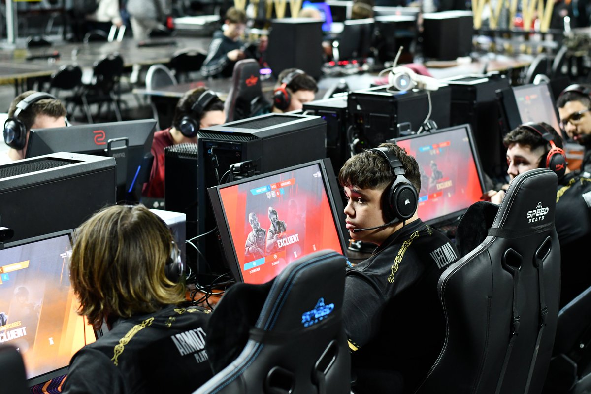 Hello la #TeamStart

Quelques photos de l'équipe R6 à la Louvard ! ✨