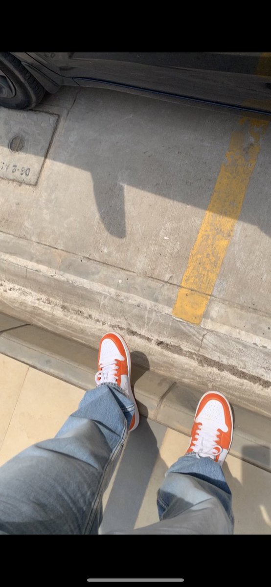 bageskies's tweet photo. What is that you called when you addicted to a particular colour, i think i am stuck orange for a while#living the best rn#2022 https://t.co/nXkT4HyWk7