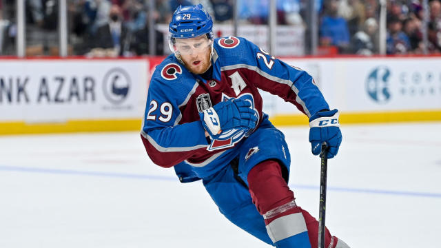 🚨SIGNING UPDATE🚨: Avalanche sign centre Nathan MacKinnon to an eight-year, $100.8 million contract extension... 

Follow every deal in our Signing Tracker - bit.ly/2MUE5da

#TSNHockey