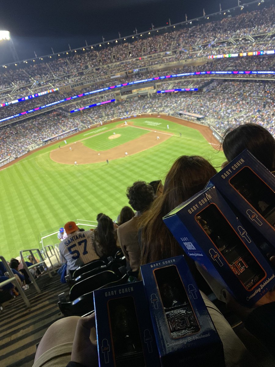 adoubleap3's tweet photo. Throwback to Saturdays game !!
Every time @MrMet and @mrsmet 
See me and the camera they know what time it is 📸 thanks guys best mascots in the world !
#LGM #mrmet #mrsmet #NYC #Citifield #Mets https://t.co/TGLNrEYdHm