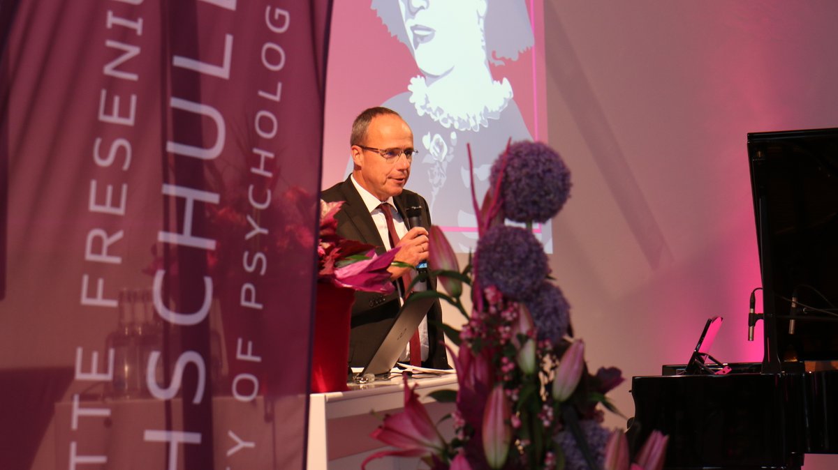 Hochschule Fresenius (@hs_fresenius) on Twitter photo Charlotte Fresenius Hochschule hat heute Gründung mit Festakt gefeiert: Zu Gast war auch Peter Beuth, Hessischer Minister des Inneren und für Sport. In seinem Grußwort sagte er: „Die Hochschulen sind die Herzkammern unseres Wissenschaftssystems.“ <a href="/peterbeuth/">Peter Beuth</a> Charlotte Fresenius Hochschule hat heute Gründung mit Festakt gefeiert: Zu Gast war auch Peter Beuth, Hessischer Minister des Inneren und für Sport. In seinem Grußwort sagte er: „Die Hochschulen sind die Herzkammern unseres Wissenschaftssystems.“ <a href="/peterbeuth/">Peter Beuth</a>