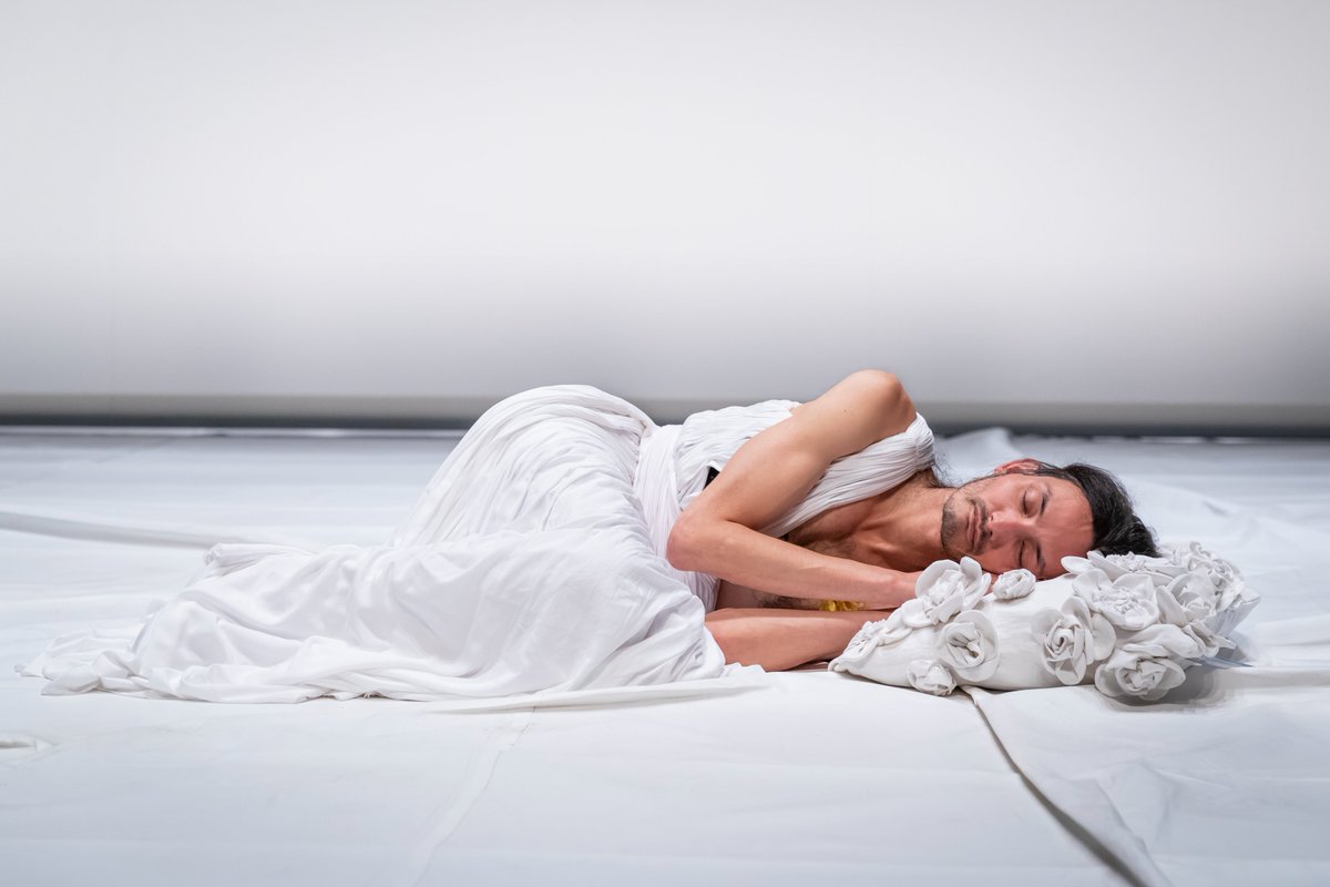 LS_on_stage's tweet image. « Echo » de Vanasay Khamphommala aux Plateaux Sauvages : une œuvre incomparable par son esthétisme, sa finesse, sa poésie et son intelligence. Autant dire que ce spectacle inclassable est d’une pure beauté ! surlesplanches.org/theatre-echo-d…