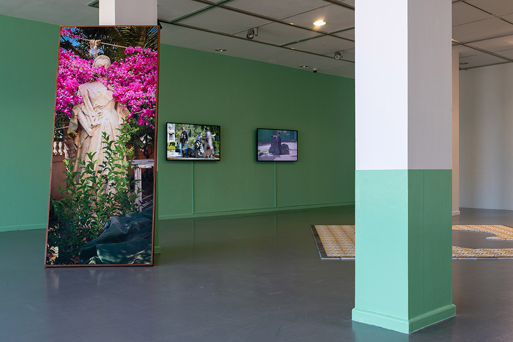 ForegroundFrome's tweet photo. Missed your chance to see Huma Mulji’s Your Tongue in My Mouth at @mirror_plymouth? 

View full show documentation, see Mulji's research material and read Asma Mundrawala’s excellent essay on the exhibition on the Document and Location website https://t.co/VFVc6xkPFz

📸Dom Moore https://t.co/6RuXVNV5i6