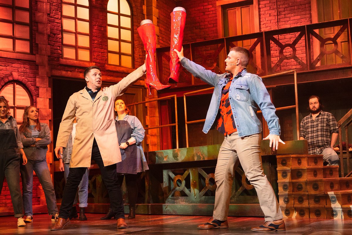 Charleshutchpr1's tweet photo. REVIEW: Charles Hutchinson’s verdict on York Stage’s Kinky Boots, at Grand Opera House, York **** https://t.co/tmzhewD74q
@YorkStage @grandoperayork @cyndilauper @HarveyFierstein @nikbriggs #musicals #theatre #SamuelLewis #DamienPoole #York https://t.co/qvs6k0LRaA