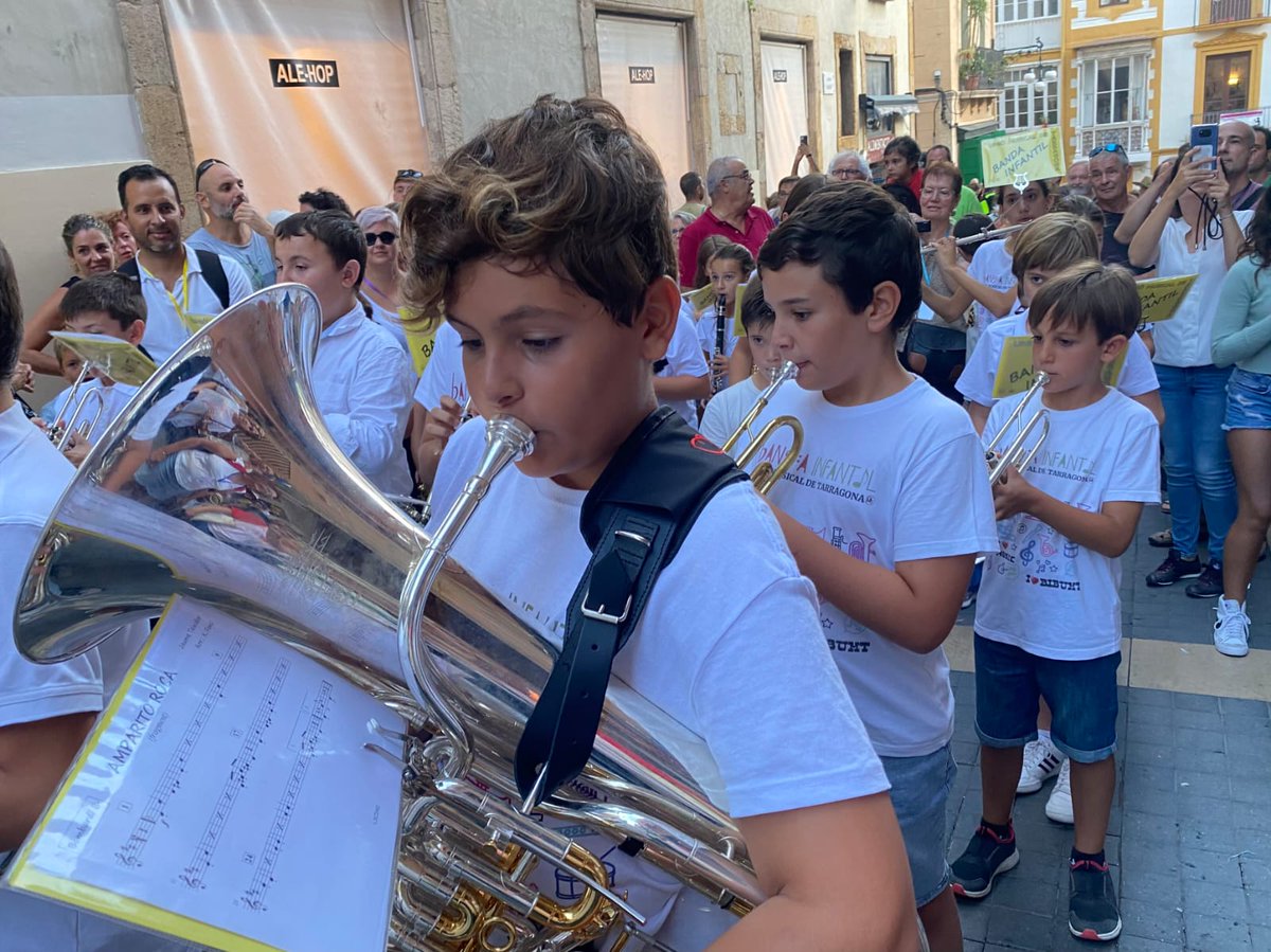 Bumtarragona's tweet photo. Moltes gràcies als nens i nenes de l'aula Vilalta de La Selva del Camp per venir a tocar amb nosaltres i gaudir d'aquest dia tan especial🥳 https://t.co/iySuR4hYZR
