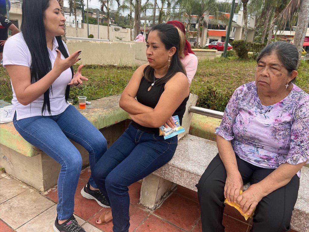 JohanaGranda84's tweet photo. En cada rincón de nuestra provincia se escucha #RC5 #plan77 porque #JuntosCambiaremosLaHistoria con @CavoZambrano #elprefectodecorrea
Gracias por el recibimiento Torata. https://t.co/BRumEKRpo9