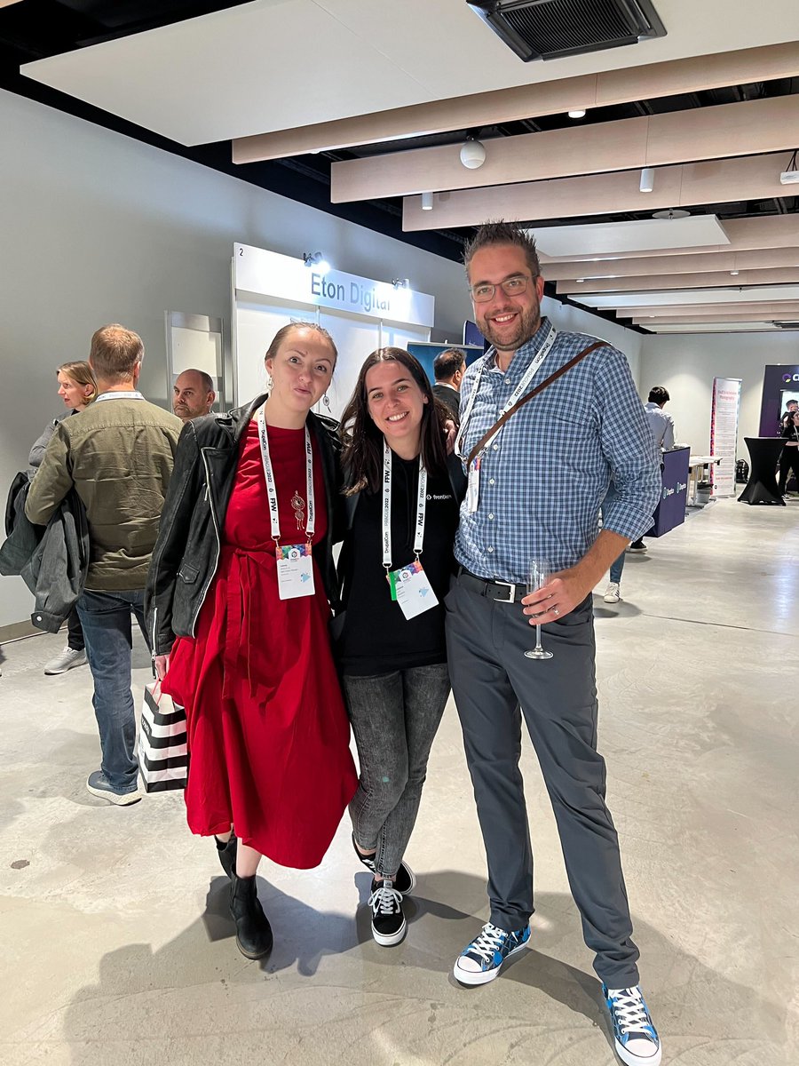 CristinaPHart's tweet image. So nice to meet and take a picture with Dries at #DrupalConPrague 🤩 #frontkom #DrupalGutenberg @frontkom