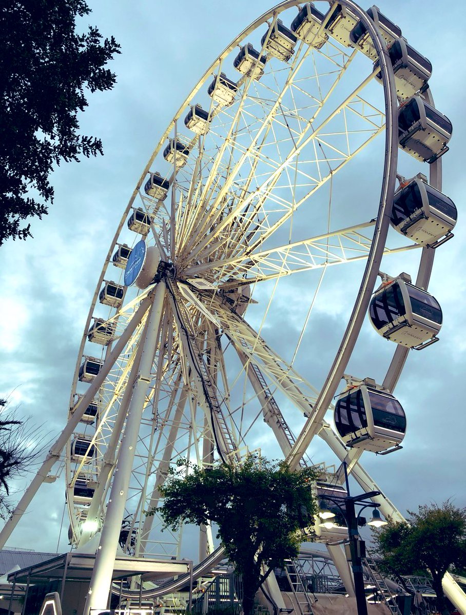 gita_mathew's tweet photo. Beautiful Cape Town! Good to be back♥️🇿🇦
#AtlanticShore
#TableMountain
#WaterFront
#CapeWheel https://t.co/NLf313OmCZ